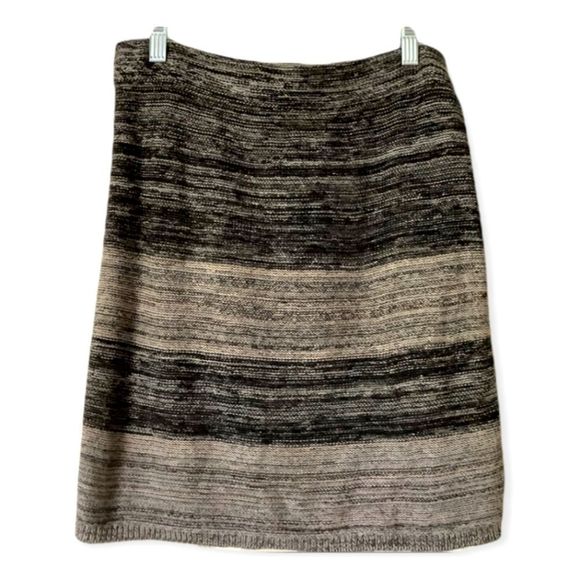 💗 Ann Taylor Loft Outlet Gray Striped Mini Sweater Skirt Woman's Medium - Picture 1 of 2
